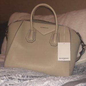 New Givenchy Medium Antigona Sugar Leather Satchel